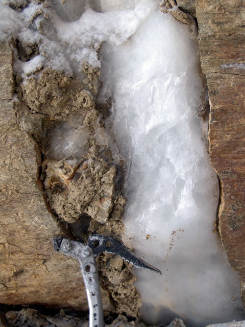 fig1_stockhorn-icefilled-crack_01